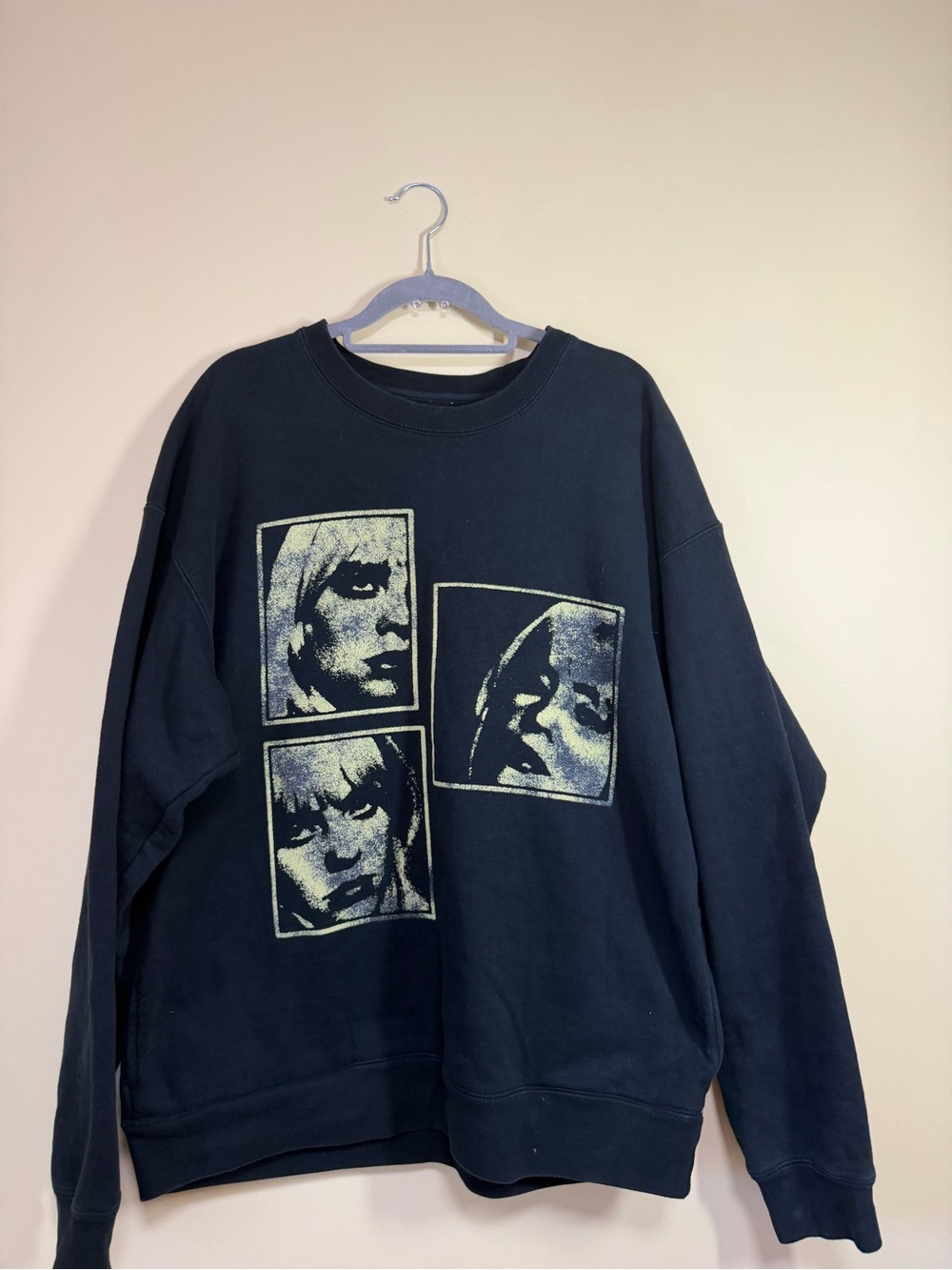 Billie Eilish Graphic Crewneck Sweatshirt Black Size M